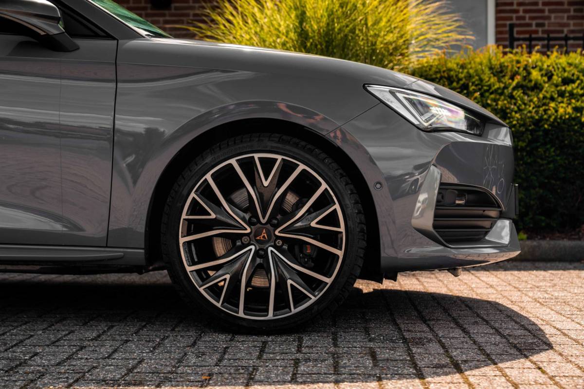 CUPRA Leon Cupra Leon 1.4 e-Hybrid 245 PK ACC Pano Camera VZ Stuurwiel Keyless Stoel/Stuurverw. 19”