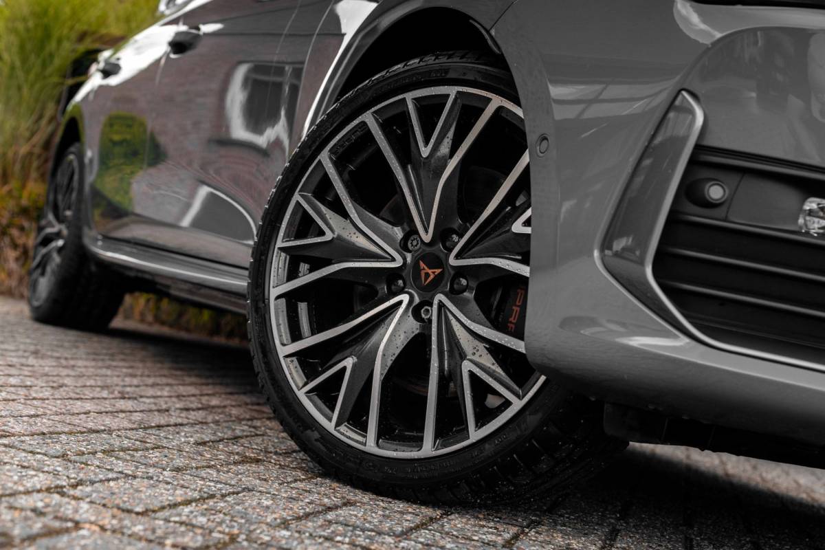 CUPRA Leon Cupra Leon 1.4 e-Hybrid 245 PK ACC Pano Camera VZ Stuurwiel Keyless Stoel/Stuurverw. 19”