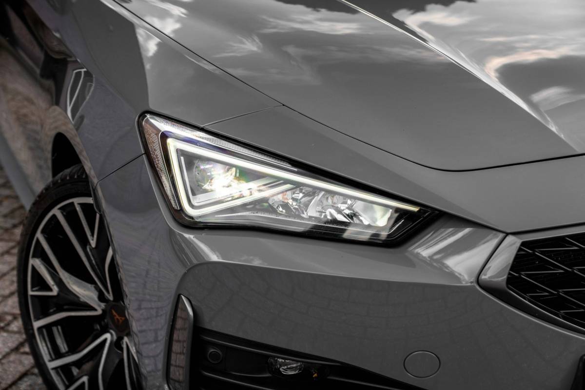 CUPRA Leon Cupra Leon 1.4 e-Hybrid 245 PK ACC Pano Camera VZ Stuurwiel Keyless Stoel/Stuurverw. 19”