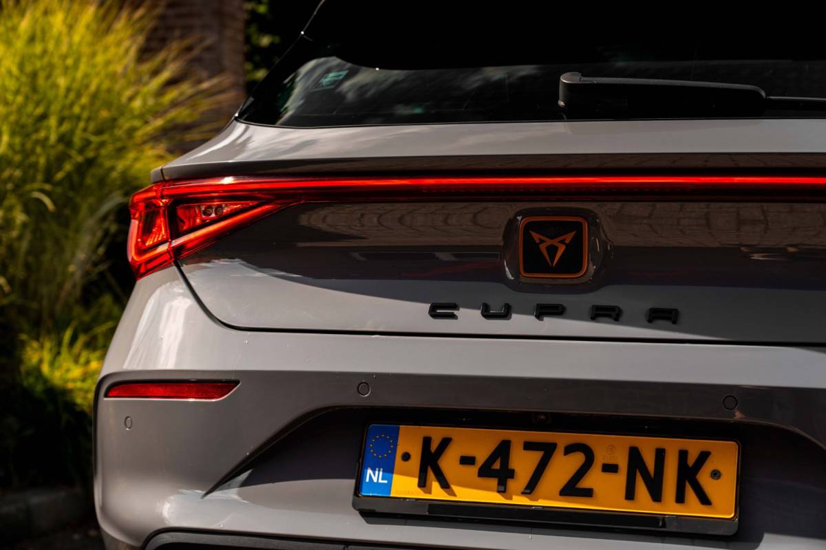 CUPRA Leon Cupra Leon 1.4 e-Hybrid 245 PK ACC Pano Camera VZ Stuurwiel Keyless Stoel/Stuurverw. 19”