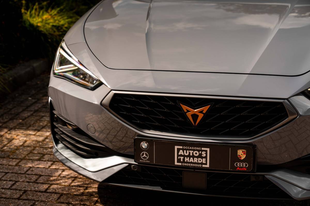 CUPRA Leon Cupra Leon 1.4 e-Hybrid 245 PK ACC Pano Camera VZ Stuurwiel Keyless Stoel/Stuurverw. 19”