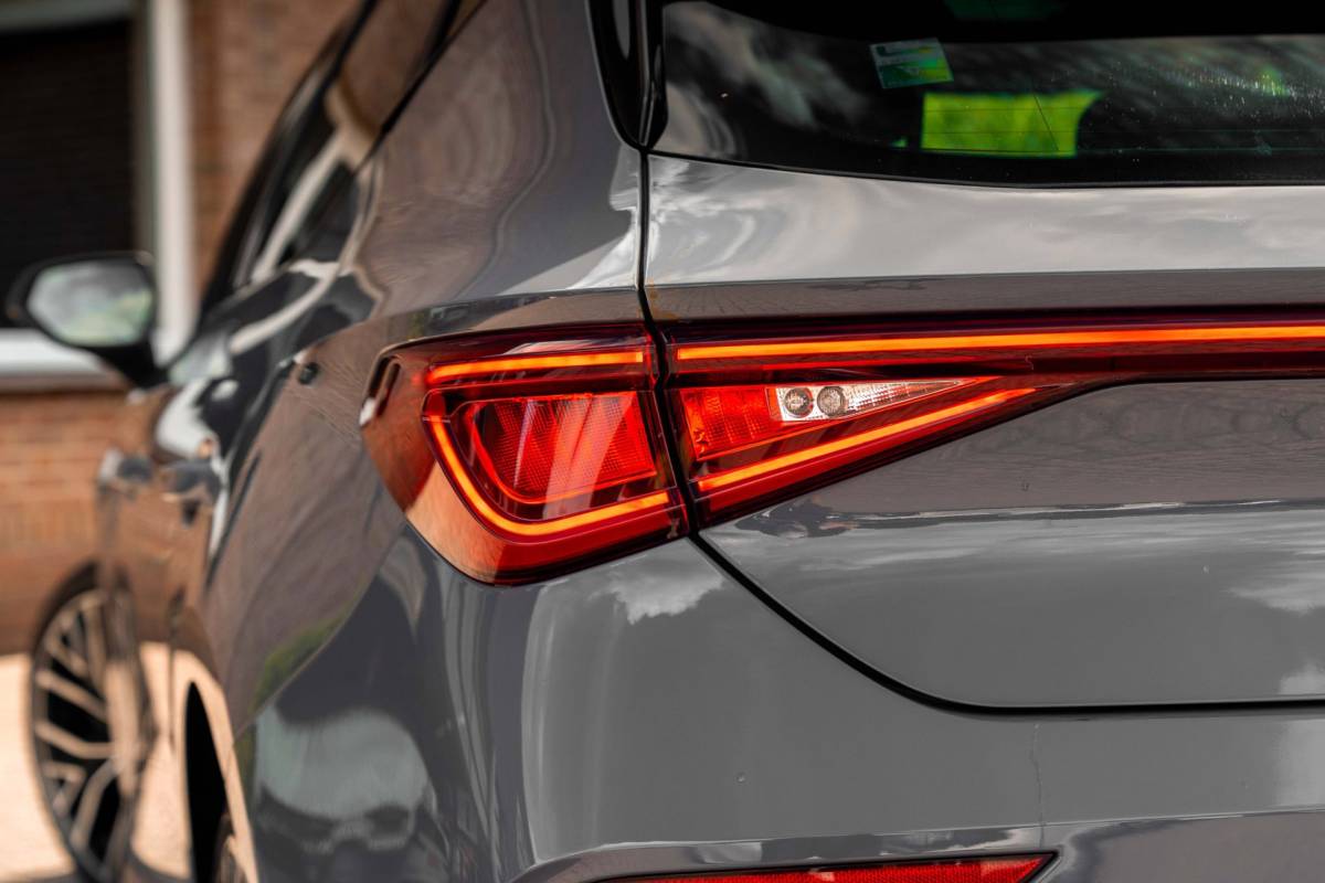 CUPRA Leon Cupra Leon 1.4 e-Hybrid 245 PK ACC Pano Camera VZ Stuurwiel Keyless Stoel/Stuurverw. 19”