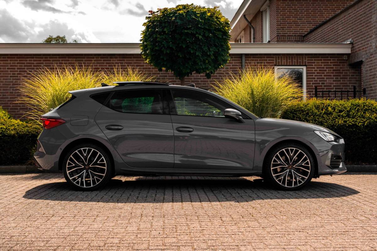CUPRA Leon Cupra Leon 1.4 e-Hybrid 245 PK ACC Pano Camera VZ Stuurwiel Keyless Stoel/Stuurverw. 19”