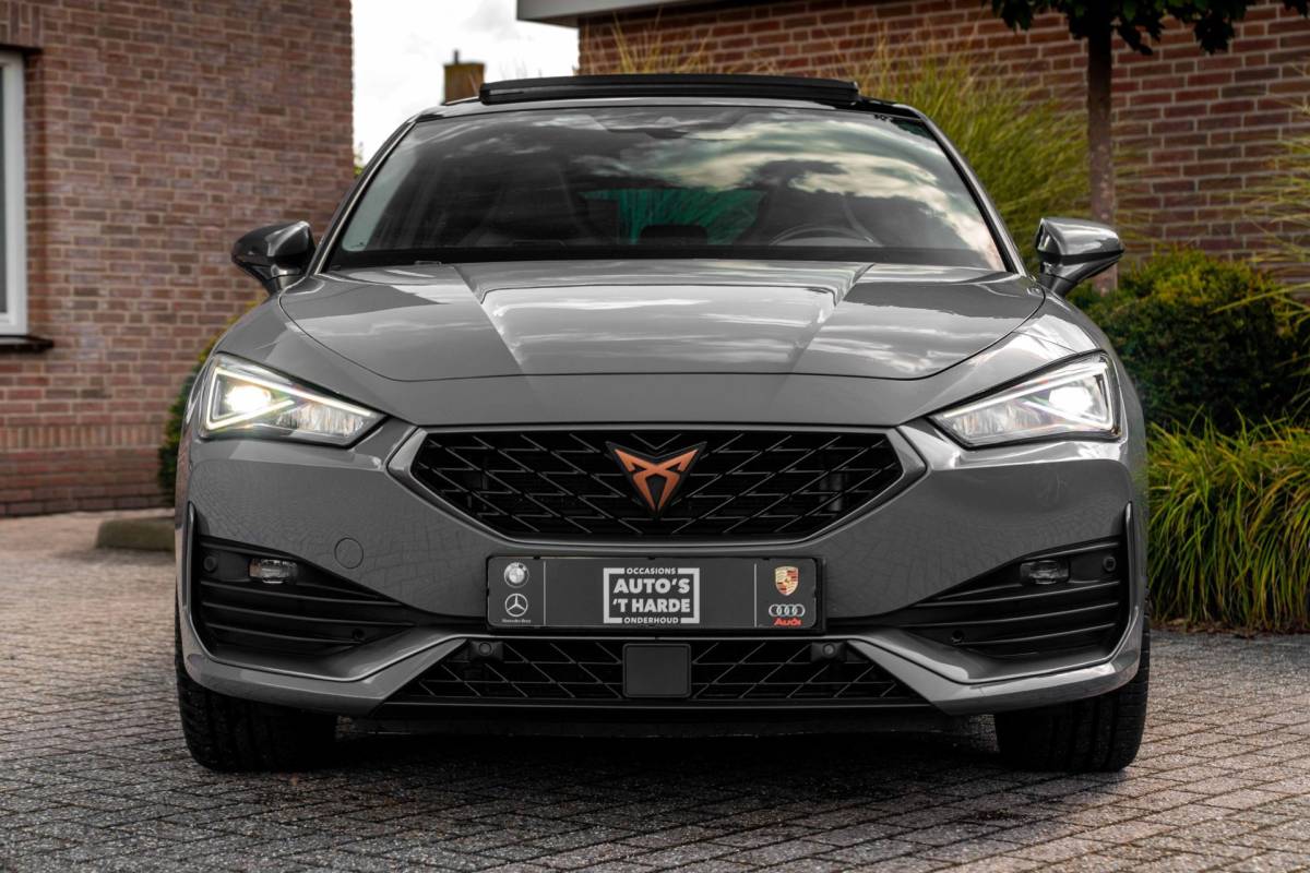 CUPRA Leon Cupra Leon 1.4 e-Hybrid 245 PK ACC Pano Camera VZ Stuurwiel Keyless Stoel/Stuurverw. 19”
