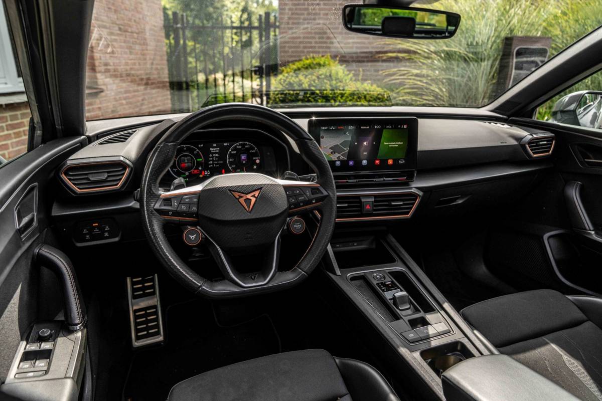 CUPRA Leon Cupra Leon 1.4 e-Hybrid 245 PK ACC Pano Camera VZ Stuurwiel Keyless Stoel/Stuurverw. 19”