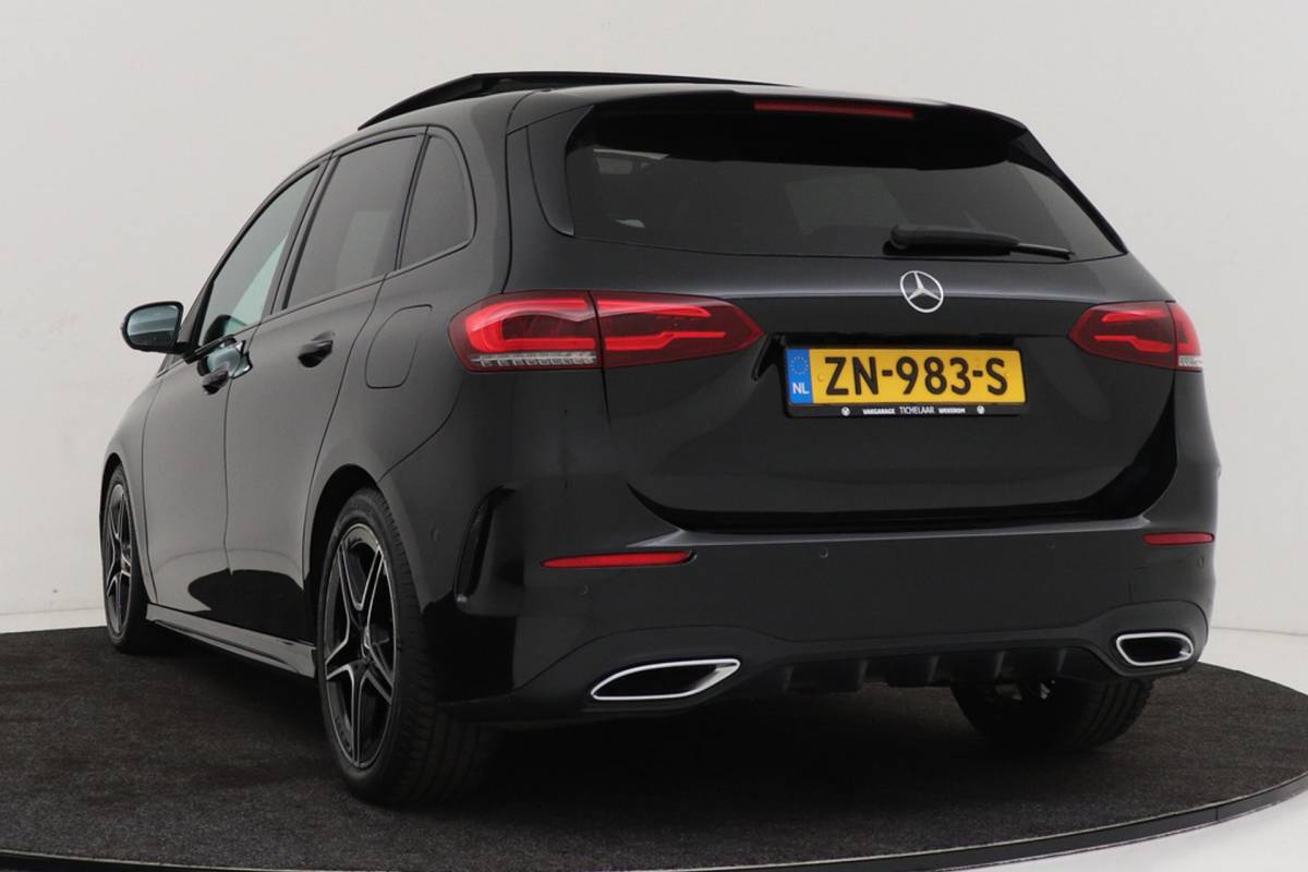 Mercedes-Benz B-Klasse Mercedes-Benz B-klasse 180 Business Solution AMG-Line | Panoramadak | Org NL | CarPlay | Camera | Navigatie | Stoelverwarming |