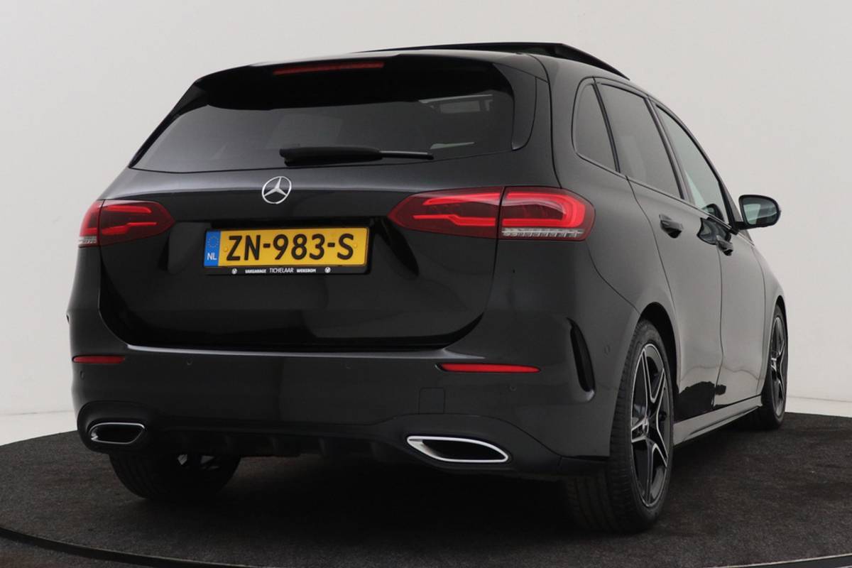Mercedes-Benz B-Klasse Mercedes-Benz B-klasse 180 Business Solution AMG-Line | Panoramadak | Org NL | CarPlay | Camera | Navigatie | Stoelverwarming |