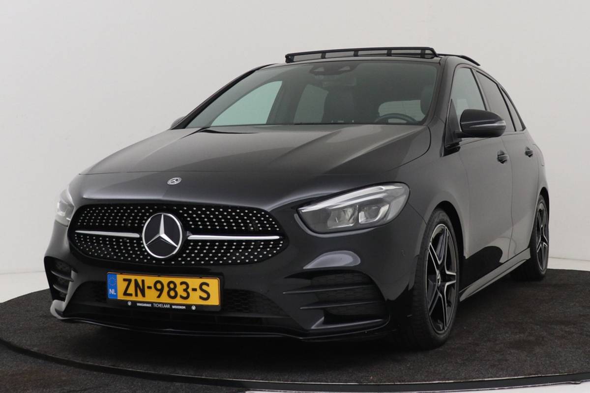 Mercedes-Benz B-Klasse Mercedes-Benz B-klasse 180 Business Solution AMG-Line | Panoramadak | Org NL | CarPlay | Camera | Navigatie | Stoelverwarming |