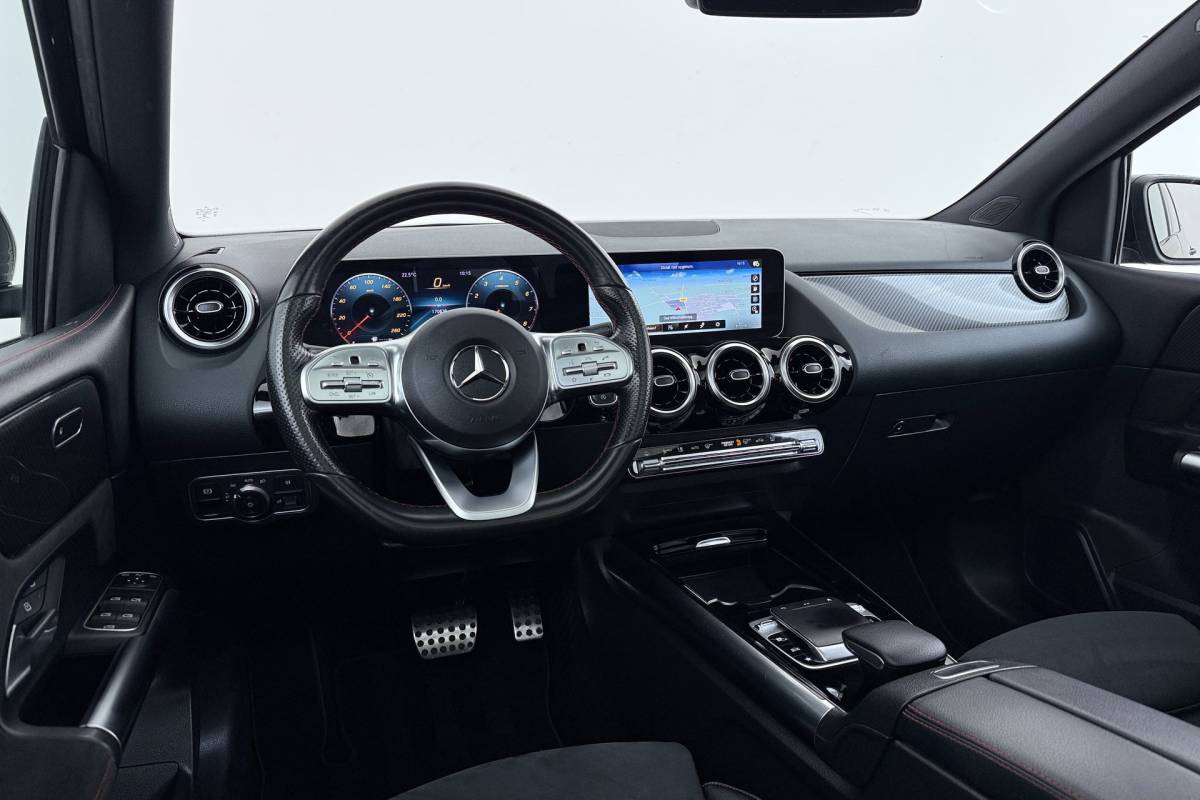 Mercedes-Benz B-Klasse Mercedes-Benz B-klasse 180 Business Solution AMG-Line | Panoramadak | Org NL | CarPlay | Camera | Navigatie | Stoelverwarming |