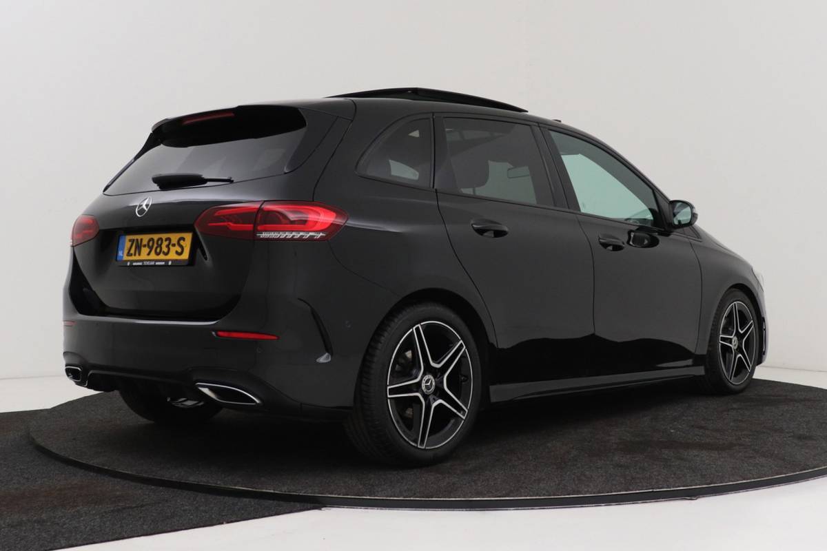 Mercedes-Benz B-Klasse Mercedes-Benz B-klasse 180 Business Solution AMG-Line | Panoramadak | Org NL | CarPlay | Camera | Navigatie | Stoelverwarming |