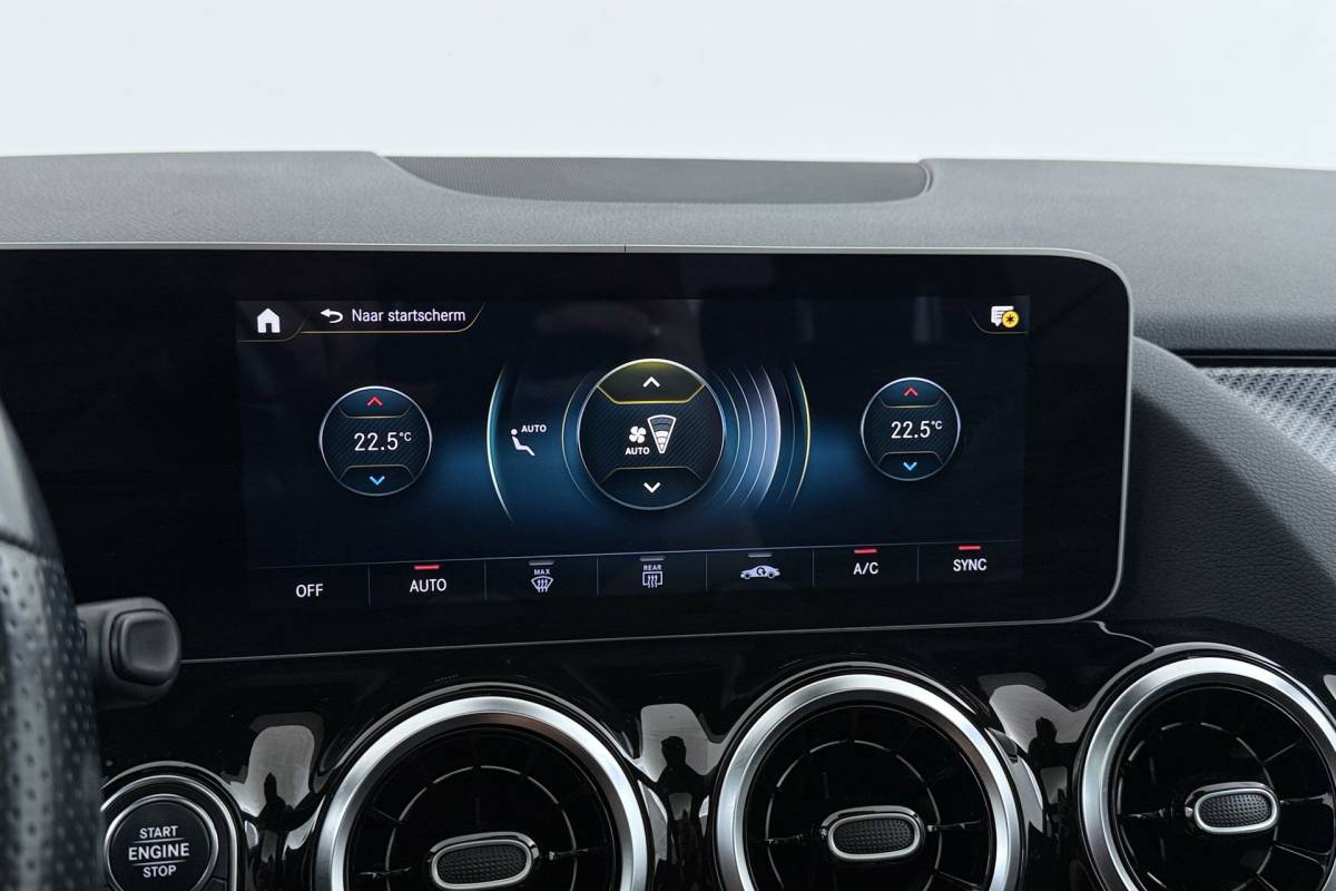 Mercedes-Benz B-Klasse Mercedes-Benz B-klasse 180 Business Solution AMG-Line | Panoramadak | Org NL | CarPlay | Camera | Navigatie | Stoelverwarming |