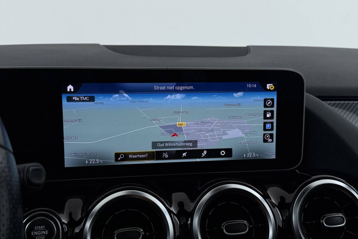 Mercedes-Benz B-Klasse Mercedes-Benz B-klasse 180 Business Solution AMG-Line | Panoramadak | Org NL | CarPlay | Camera | Navigatie | Stoelverwarming |