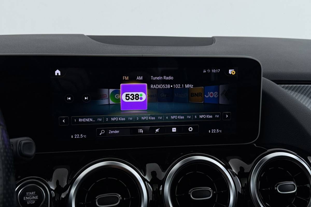 Mercedes-Benz B-Klasse Mercedes-Benz B-klasse 180 Business Solution AMG-Line | Panoramadak | Org NL | CarPlay | Camera | Navigatie | Stoelverwarming |