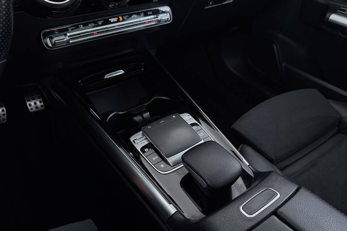 Mercedes-Benz B-Klasse Mercedes-Benz B-klasse 180 Business Solution AMG-Line | Panoramadak | Org NL | CarPlay | Camera | Navigatie | Stoelverwarming |