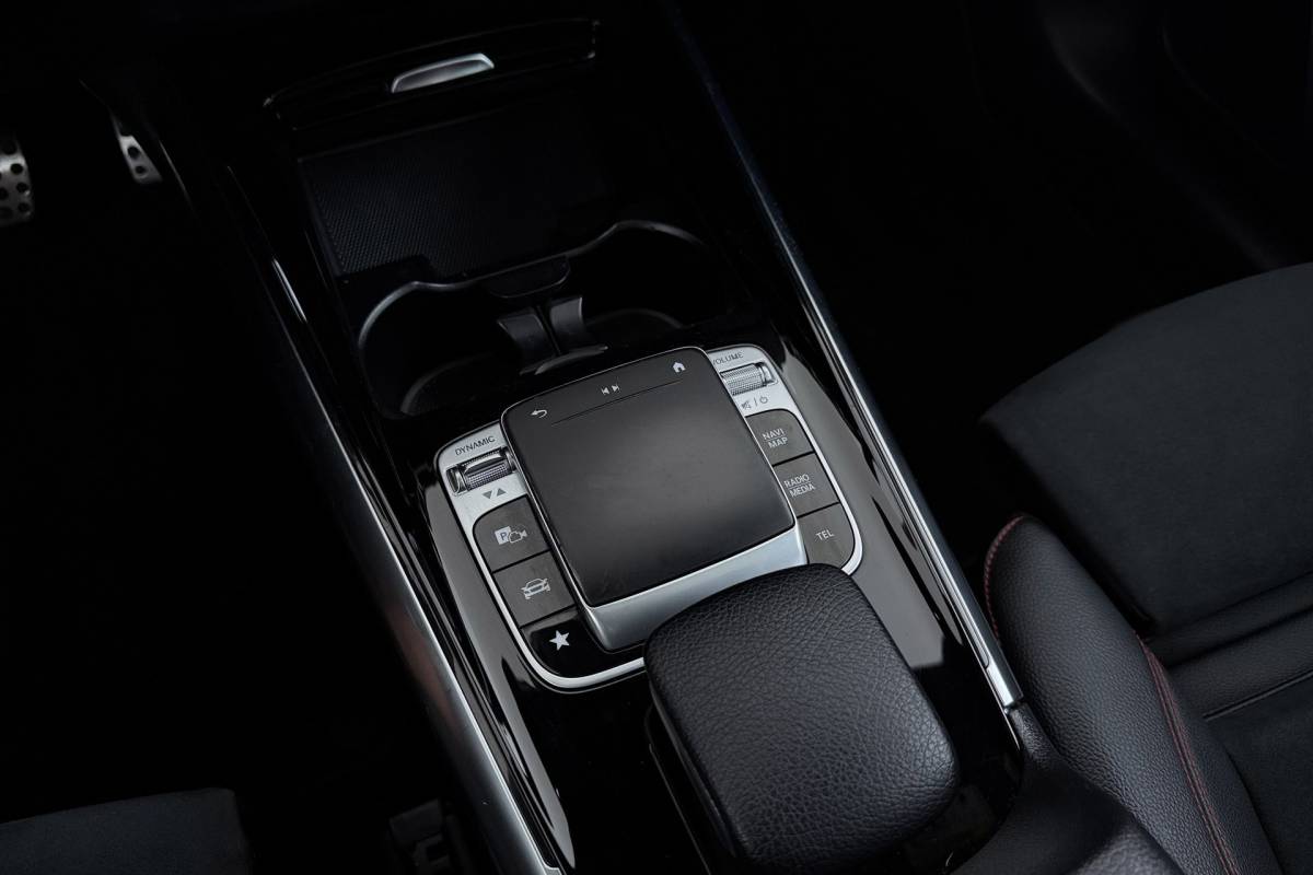 Mercedes-Benz B-Klasse Mercedes-Benz B-klasse 180 Business Solution AMG-Line | Panoramadak | Org NL | CarPlay | Camera | Navigatie | Stoelverwarming |