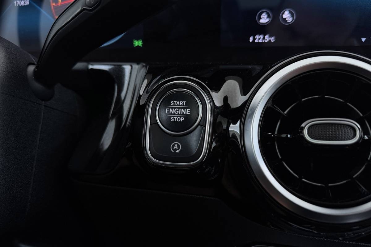 Mercedes-Benz B-Klasse Mercedes-Benz B-klasse 180 Business Solution AMG-Line | Panoramadak | Org NL | CarPlay | Camera | Navigatie | Stoelverwarming |