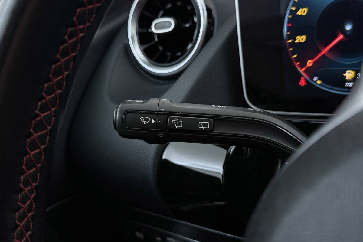 Mercedes-Benz B-Klasse Mercedes-Benz B-klasse 180 Business Solution AMG-Line | Panoramadak | Org NL | CarPlay | Camera | Navigatie | Stoelverwarming |