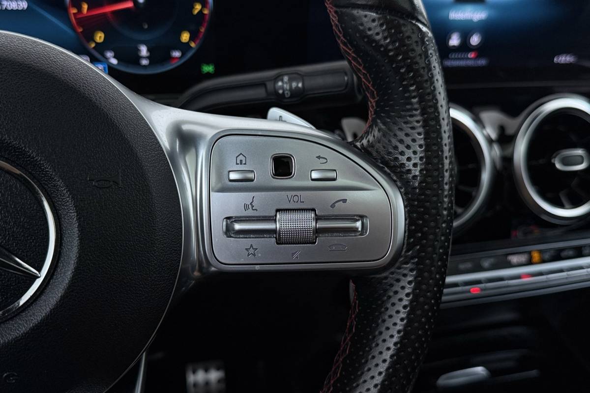 Mercedes-Benz B-Klasse Mercedes-Benz B-klasse 180 Business Solution AMG-Line | Panoramadak | Org NL | CarPlay | Camera | Navigatie | Stoelverwarming |