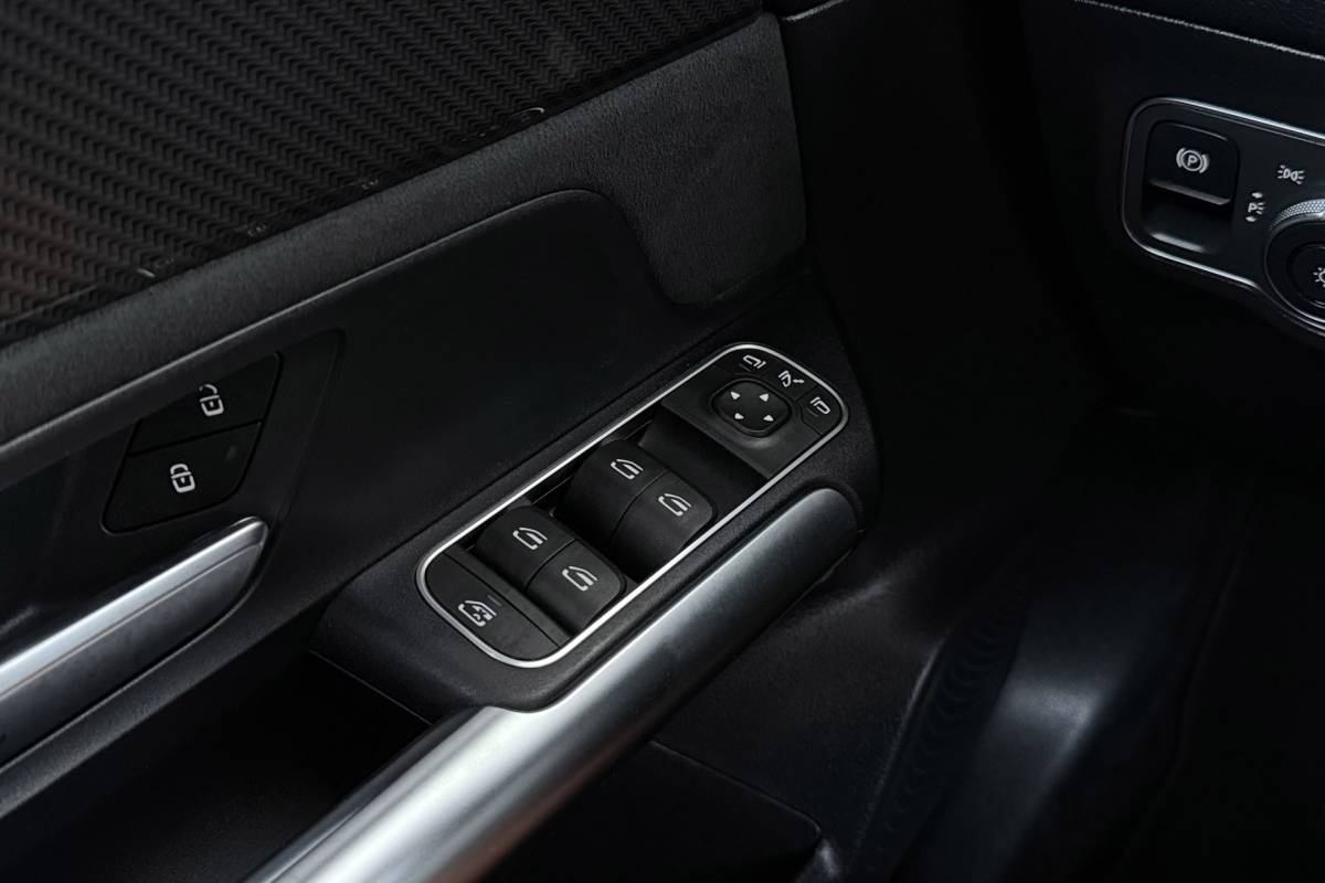 Mercedes-Benz B-Klasse Mercedes-Benz B-klasse 180 Business Solution AMG-Line | Panoramadak | Org NL | CarPlay | Camera | Navigatie | Stoelverwarming |