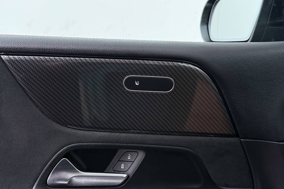 Mercedes-Benz B-Klasse Mercedes-Benz B-klasse 180 Business Solution AMG-Line | Panoramadak | Org NL | CarPlay | Camera | Navigatie | Stoelverwarming |