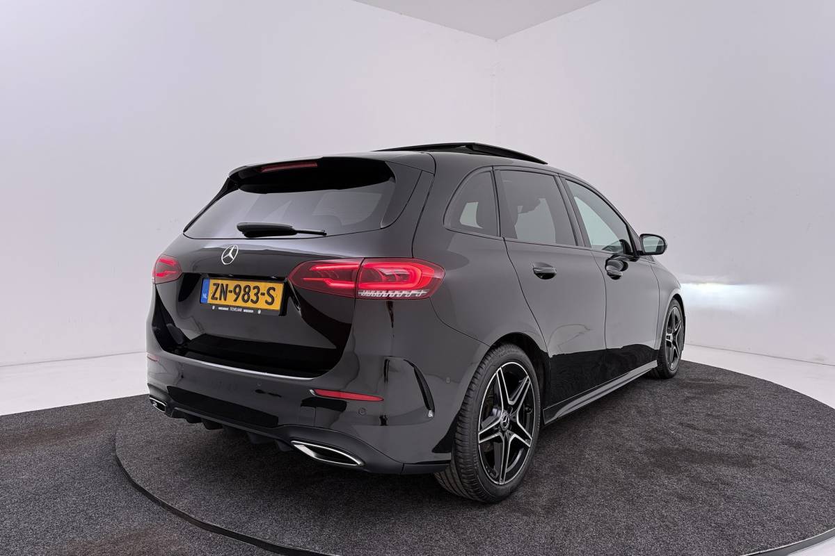 Mercedes-Benz B-Klasse Mercedes-Benz B-klasse 180 Business Solution AMG-Line | Panoramadak | Org NL | CarPlay | Camera | Navigatie | Stoelverwarming |