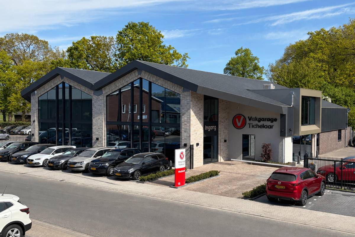 Mercedes-Benz B-Klasse Mercedes-Benz B-klasse 180 Business Solution AMG-Line | Panoramadak | Org NL | CarPlay | Camera | Navigatie | Stoelverwarming |