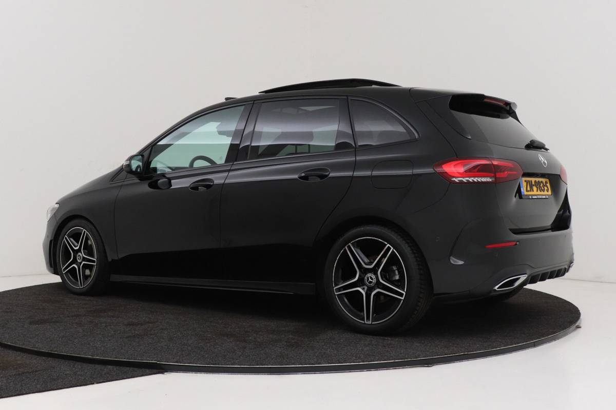 Mercedes-Benz B-Klasse Mercedes-Benz B-klasse 180 Business Solution AMG-Line | Panoramadak | Org NL | CarPlay | Camera | Navigatie | Stoelverwarming |