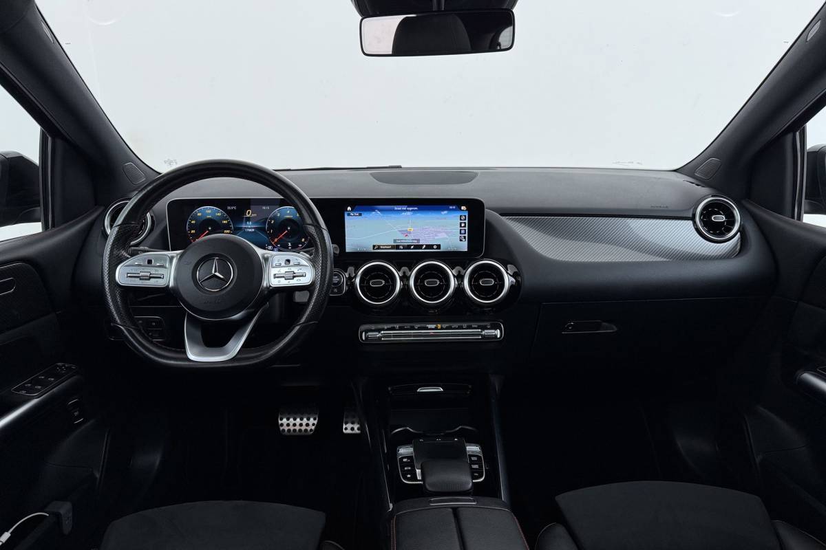 Mercedes-Benz B-Klasse Mercedes-Benz B-klasse 180 Business Solution AMG-Line | Panoramadak | Org NL | CarPlay | Camera | Navigatie | Stoelverwarming |