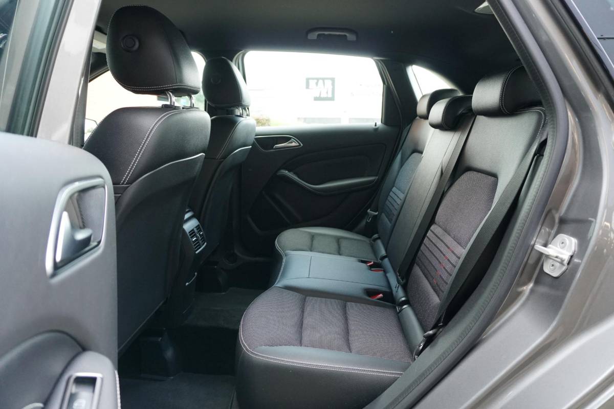 Mercedes-Benz B-Klasse Mercedes-Benz B-klasse 180 Prestige + CAMERA / NAVI / CLIMATE CONTROL