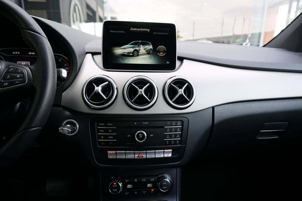 Mercedes-Benz B-Klasse Mercedes-Benz B-klasse 180 Prestige + CAMERA / NAVI / CLIMATE CONTROL