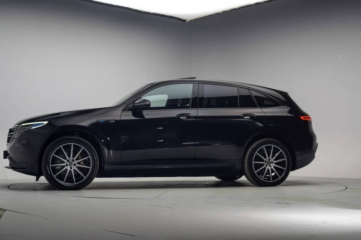 Mercedes-Benz EQC Mercedes-Benz EQC 400 4MATIC AMG Business Solution 80 kWh [ Schuifdak Trekhaak Head-up Burmester Navi ]