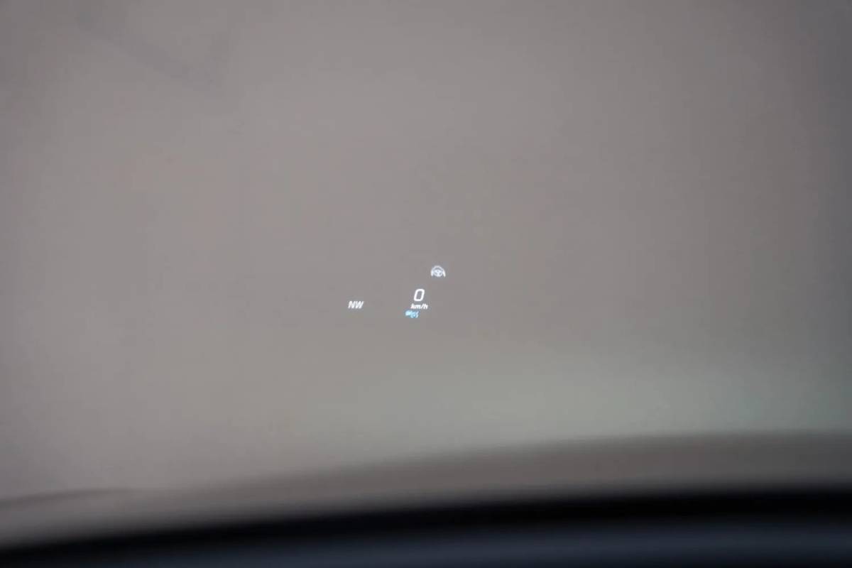 Mercedes-Benz EQC Mercedes-Benz EQC 400 4MATIC AMG Business Solution 80 kWh [ Schuifdak Trekhaak Head-up Burmester Navi ]