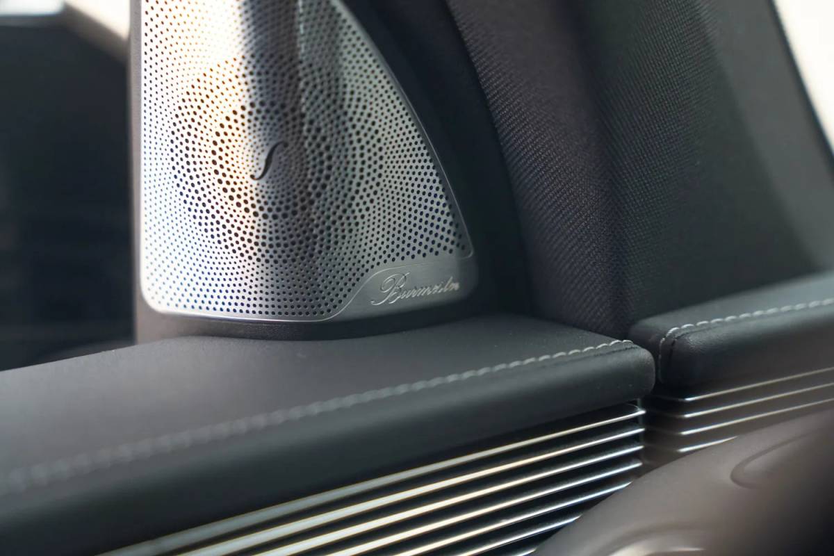 Mercedes-Benz EQC Mercedes-Benz EQC 400 4MATIC AMG Business Solution 80 kWh [ Schuifdak Trekhaak Head-up Burmester Navi ]