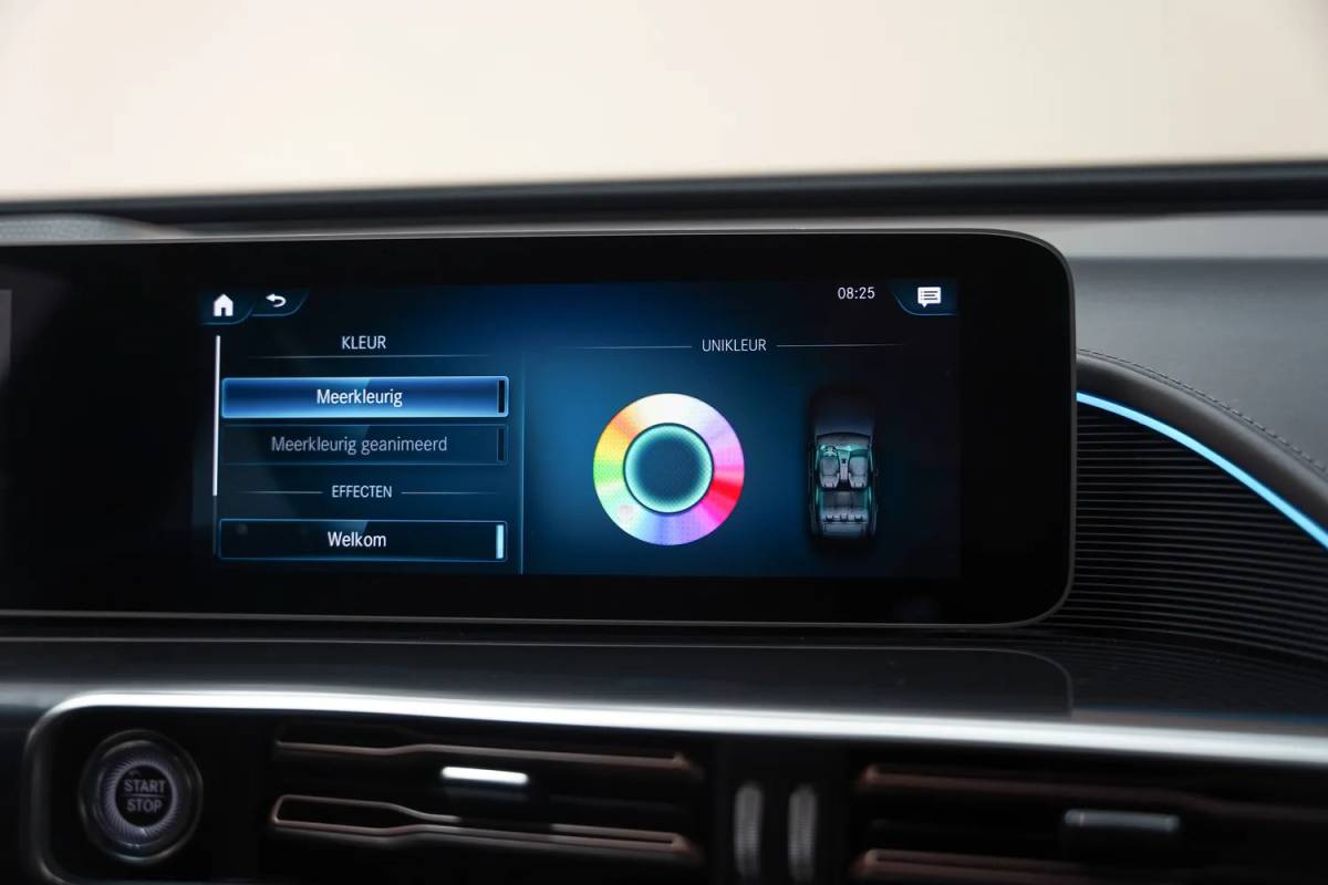 Mercedes-Benz EQC Mercedes-Benz EQC 400 4MATIC AMG Business Solution 80 kWh [ Schuifdak Trekhaak Head-up Burmester Navi ]