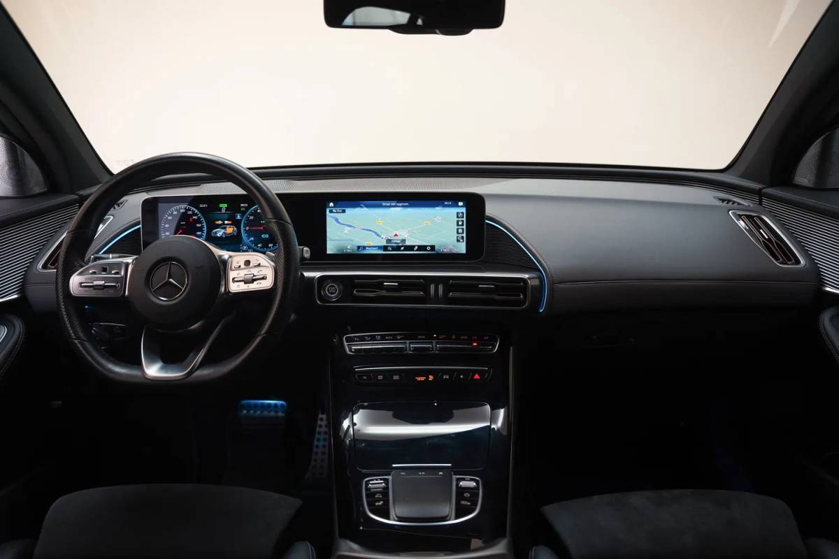 Mercedes-Benz EQC Mercedes-Benz EQC 400 4MATIC AMG Business Solution 80 kWh [ Schuifdak Trekhaak Head-up Burmester Navi ]