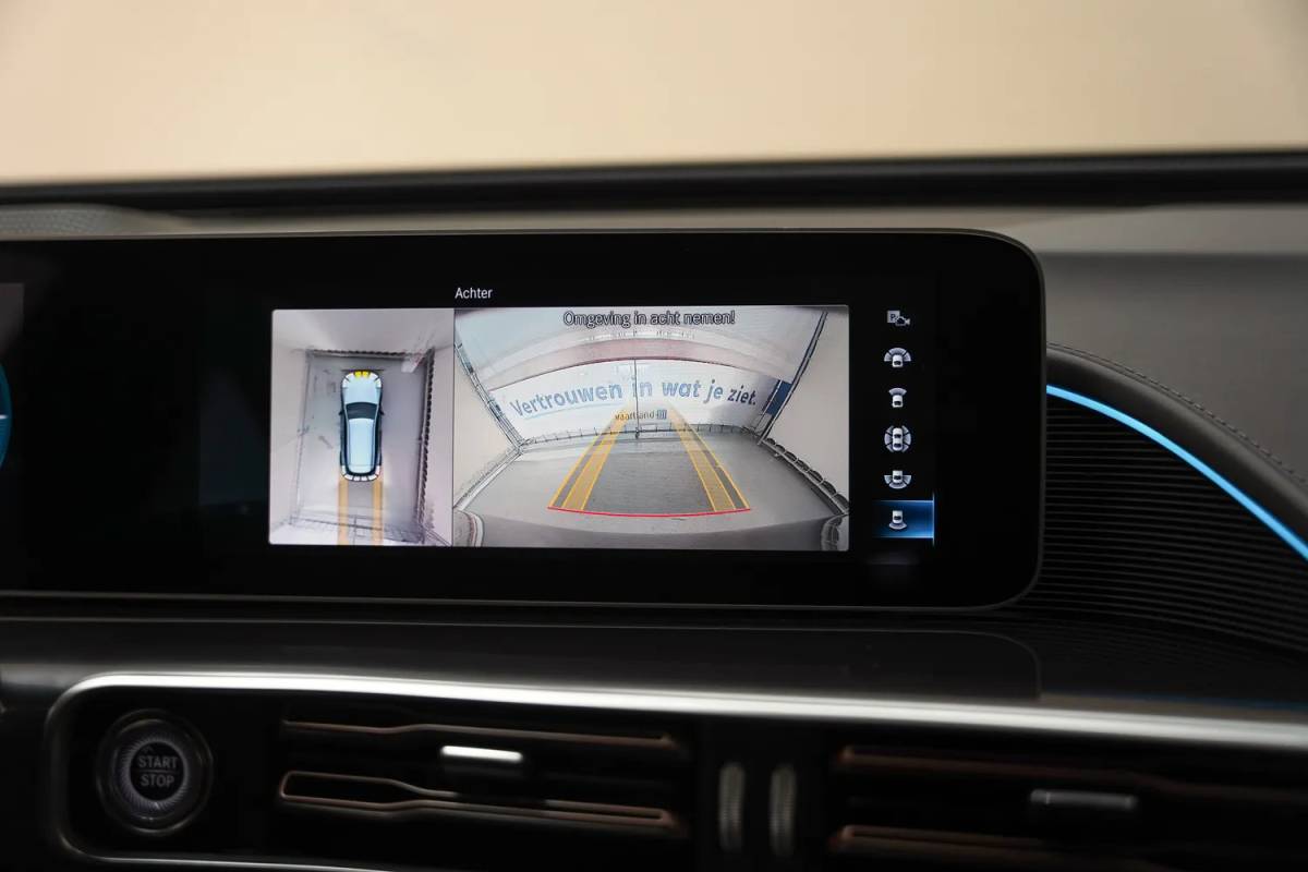 Mercedes-Benz EQC Mercedes-Benz EQC 400 4MATIC AMG Business Solution 80 kWh [ Schuifdak Trekhaak Head-up Burmester Navi ]