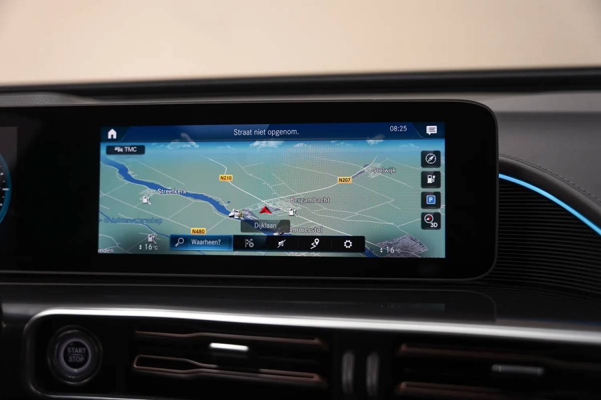 Mercedes-Benz EQC Mercedes-Benz EQC 400 4MATIC AMG Business Solution 80 kWh [ Schuifdak Trekhaak Head-up Burmester Navi ]