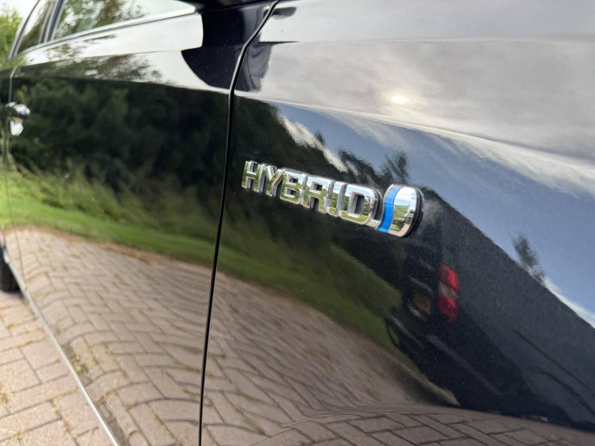 Toyota Auris Toyota Auris Touring Sports 1.8 Hybrid Lease 136PK | Climate Control | Camera | Panoramadak | Lichtmetalen Velgen