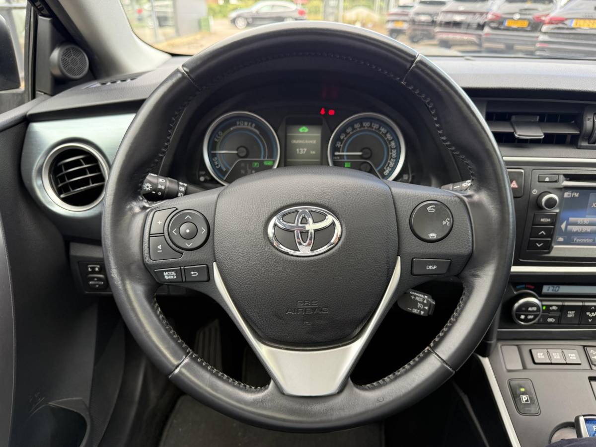 Toyota Auris Toyota Auris Touring Sports 1.8 Hybrid Lease 136PK | Climate Control | Camera | Panoramadak | Lichtmetalen Velgen