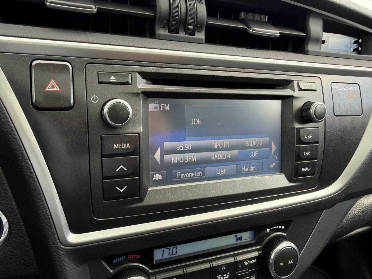 Toyota Auris Toyota Auris Touring Sports 1.8 Hybrid Lease 136PK | Climate Control | Camera | Panoramadak | Lichtmetalen Velgen
