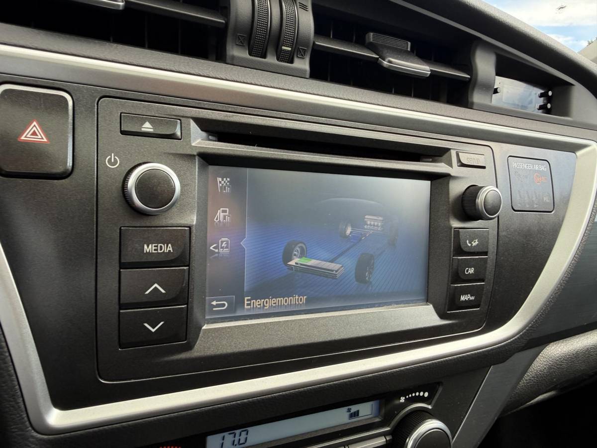 Toyota Auris Toyota Auris Touring Sports 1.8 Hybrid Lease 136PK | Climate Control | Camera | Panoramadak | Lichtmetalen Velgen