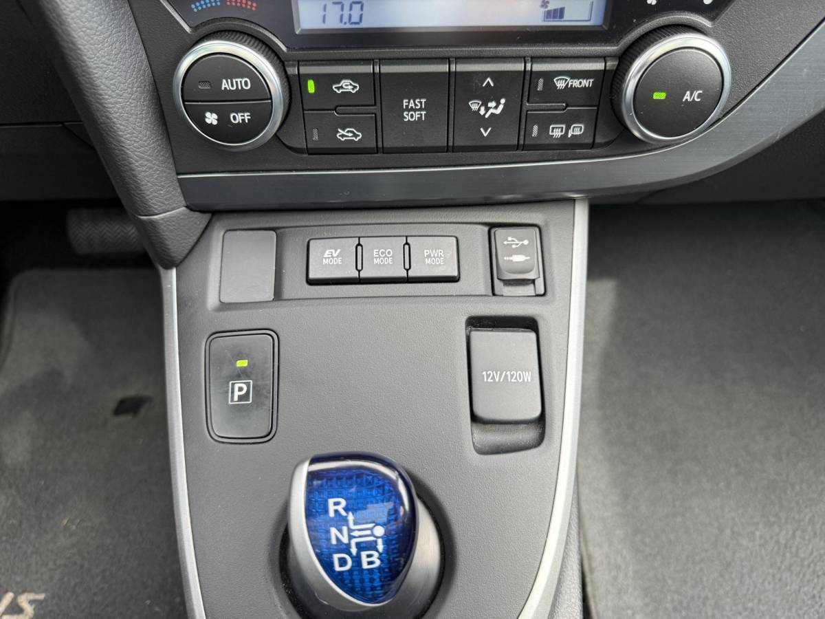 Toyota Auris Toyota Auris Touring Sports 1.8 Hybrid Lease 136PK | Climate Control | Camera | Panoramadak | Lichtmetalen Velgen