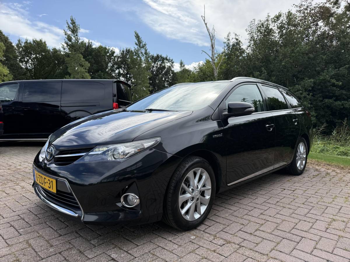 Toyota Auris Toyota Auris Touring Sports 1.8 Hybrid Lease 136PK | Climate Control | Camera | Panoramadak | Lichtmetalen Velgen