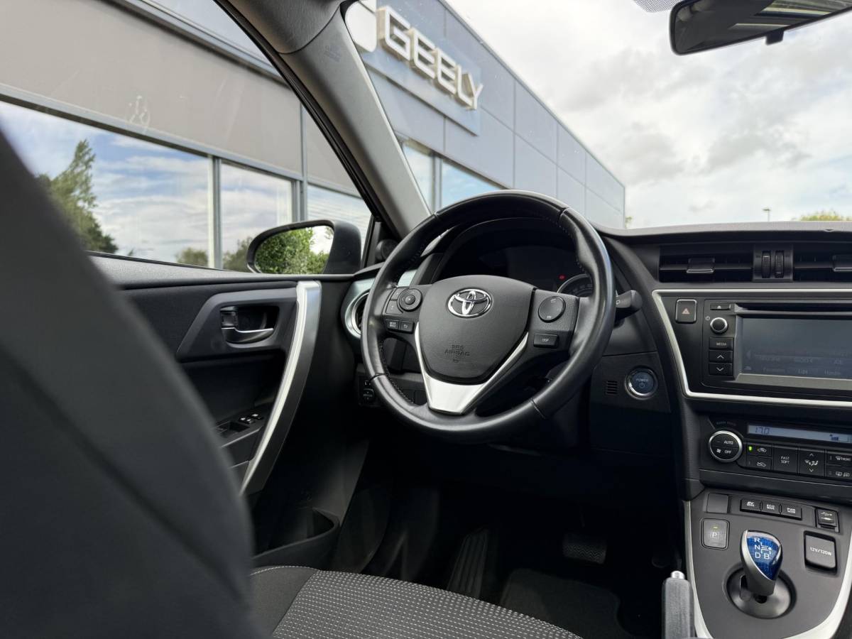Toyota Auris Toyota Auris Touring Sports 1.8 Hybrid Lease 136PK | Climate Control | Camera | Panoramadak | Lichtmetalen Velgen