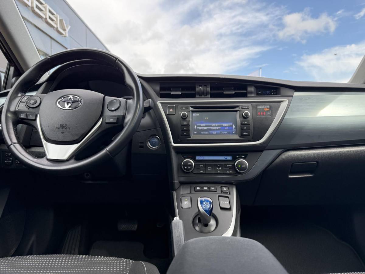 Toyota Auris Toyota Auris Touring Sports 1.8 Hybrid Lease 136PK | Climate Control | Camera | Panoramadak | Lichtmetalen Velgen