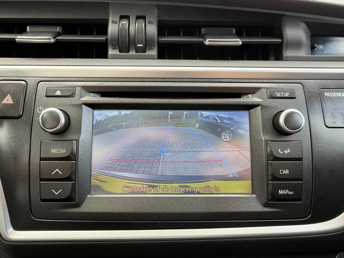 Toyota Auris Toyota Auris Touring Sports 1.8 Hybrid Lease 136PK | Climate Control | Camera | Panoramadak | Lichtmetalen Velgen