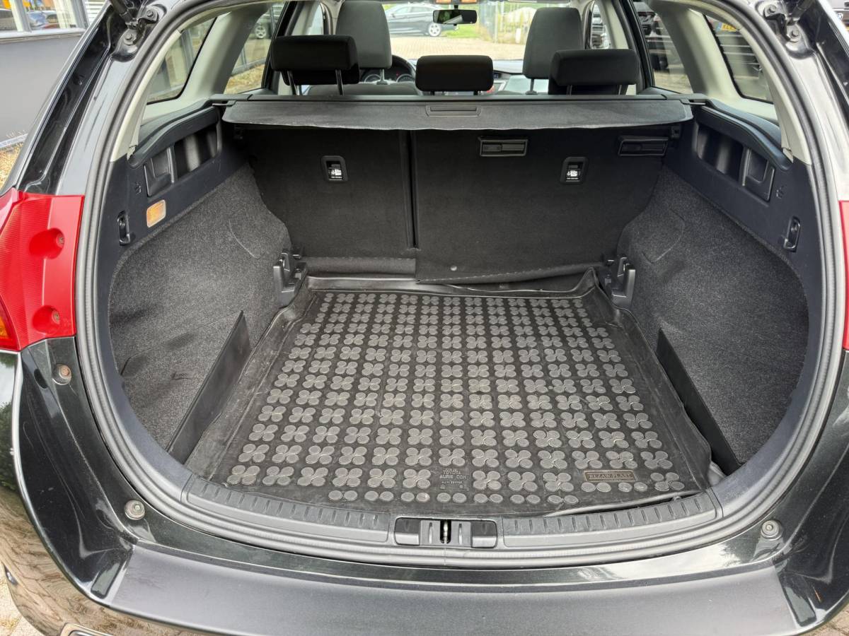 Toyota Auris Toyota Auris Touring Sports 1.8 Hybrid Lease 136PK | Climate Control | Camera | Panoramadak | Lichtmetalen Velgen