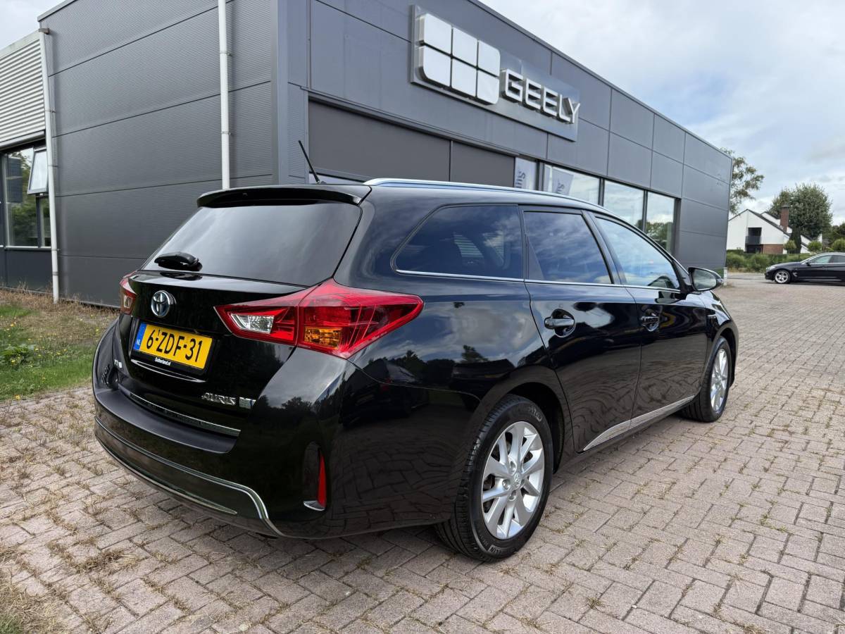 Toyota Auris Toyota Auris Touring Sports 1.8 Hybrid Lease 136PK | Climate Control | Camera | Panoramadak | Lichtmetalen Velgen