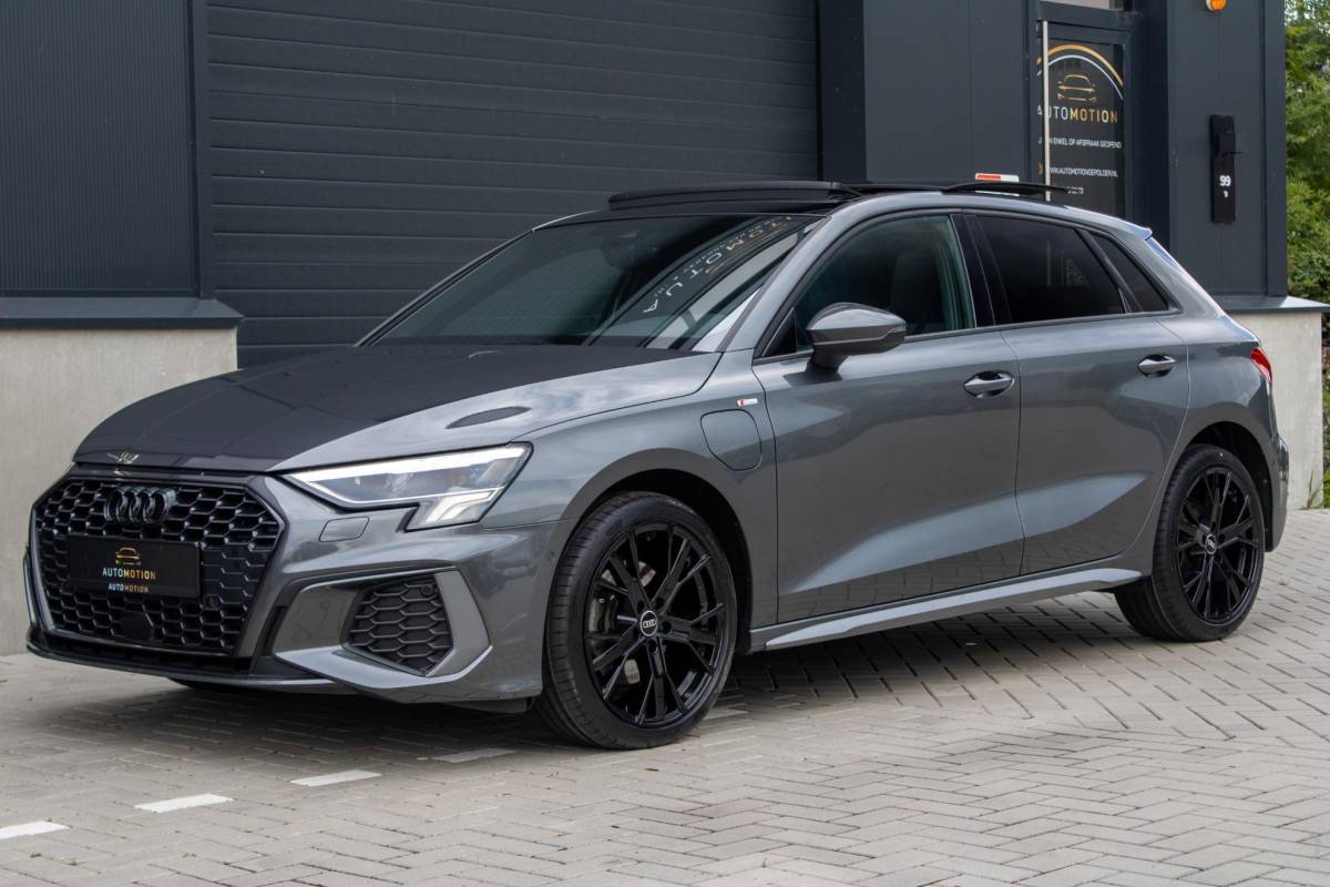 Audi A3 Audi A3 Sportback 40 TFSIe Sline Pano Maxton B&O ACC Parkeerhulp Keyless