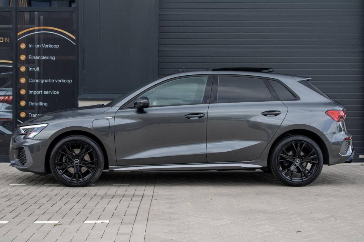 Audi A3 Audi A3 Sportback 40 TFSIe Sline Pano Maxton B&O ACC Parkeerhulp Keyless